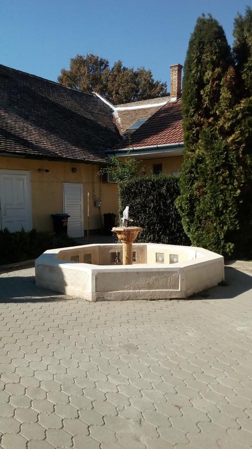Hangulat Vendeghaz Apartmanok Oroshaza Luaran gambar