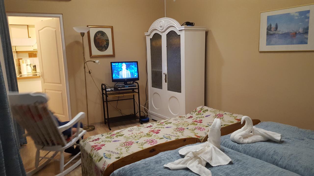 Hangulat Vendeghaz Apartmanok Oroshaza Luaran gambar