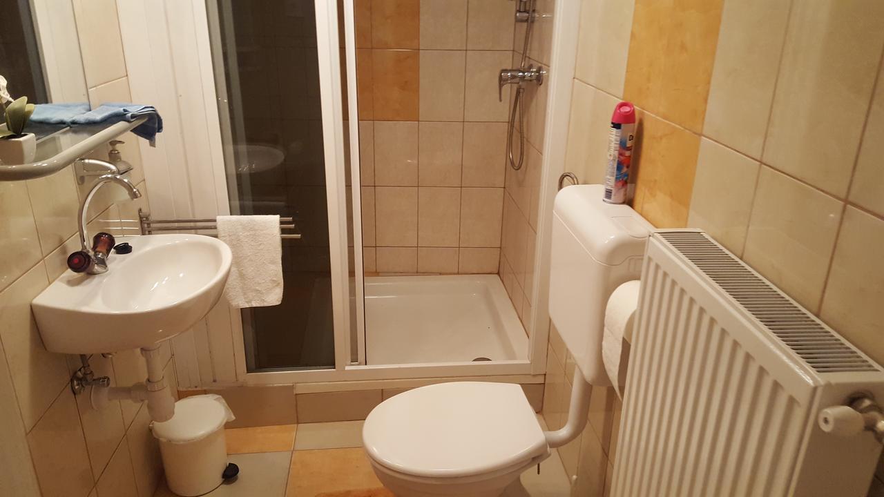 Hangulat Vendeghaz Apartmanok Oroshaza Luaran gambar