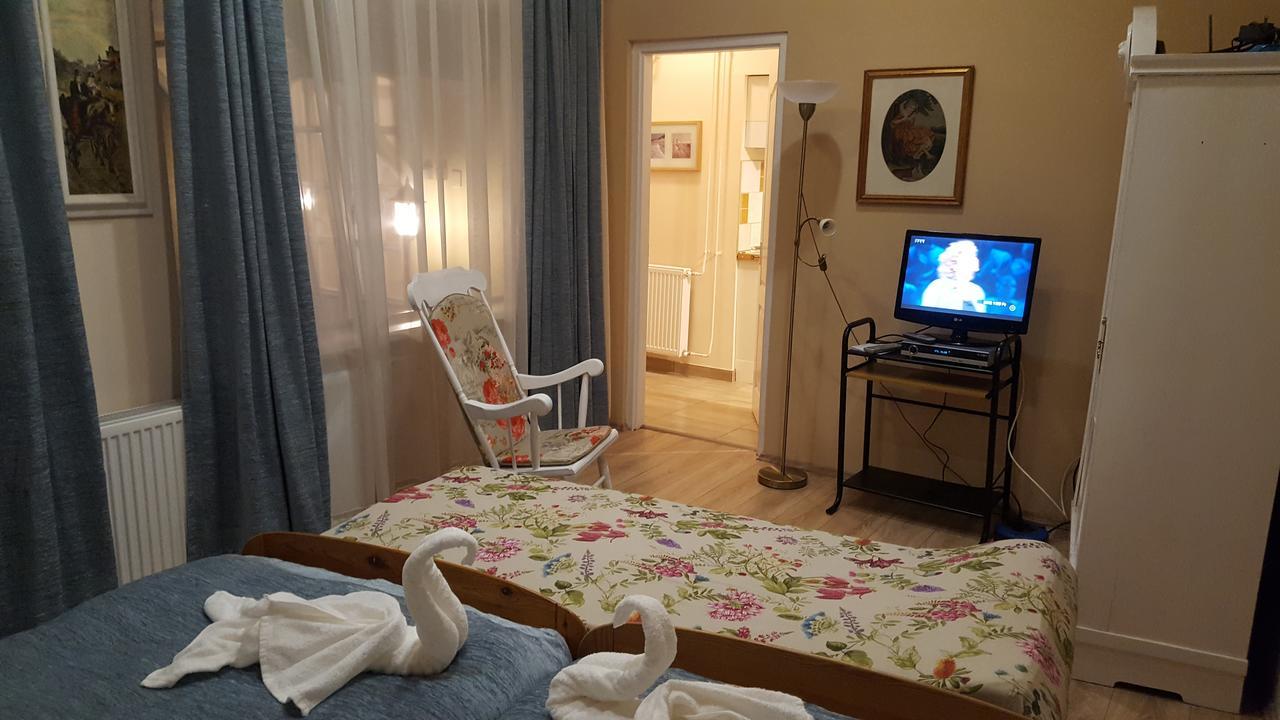 Hangulat Vendeghaz Apartmanok Oroshaza Luaran gambar