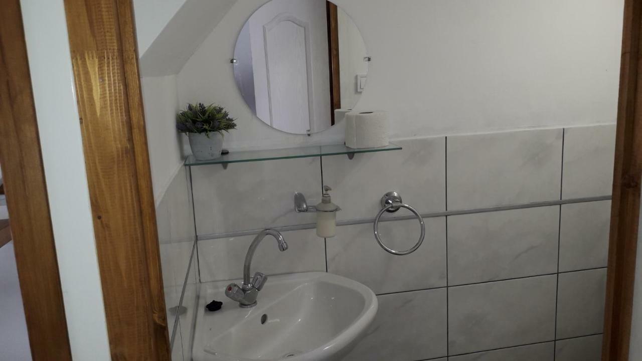 Hangulat Vendeghaz Apartmanok Oroshaza Luaran gambar