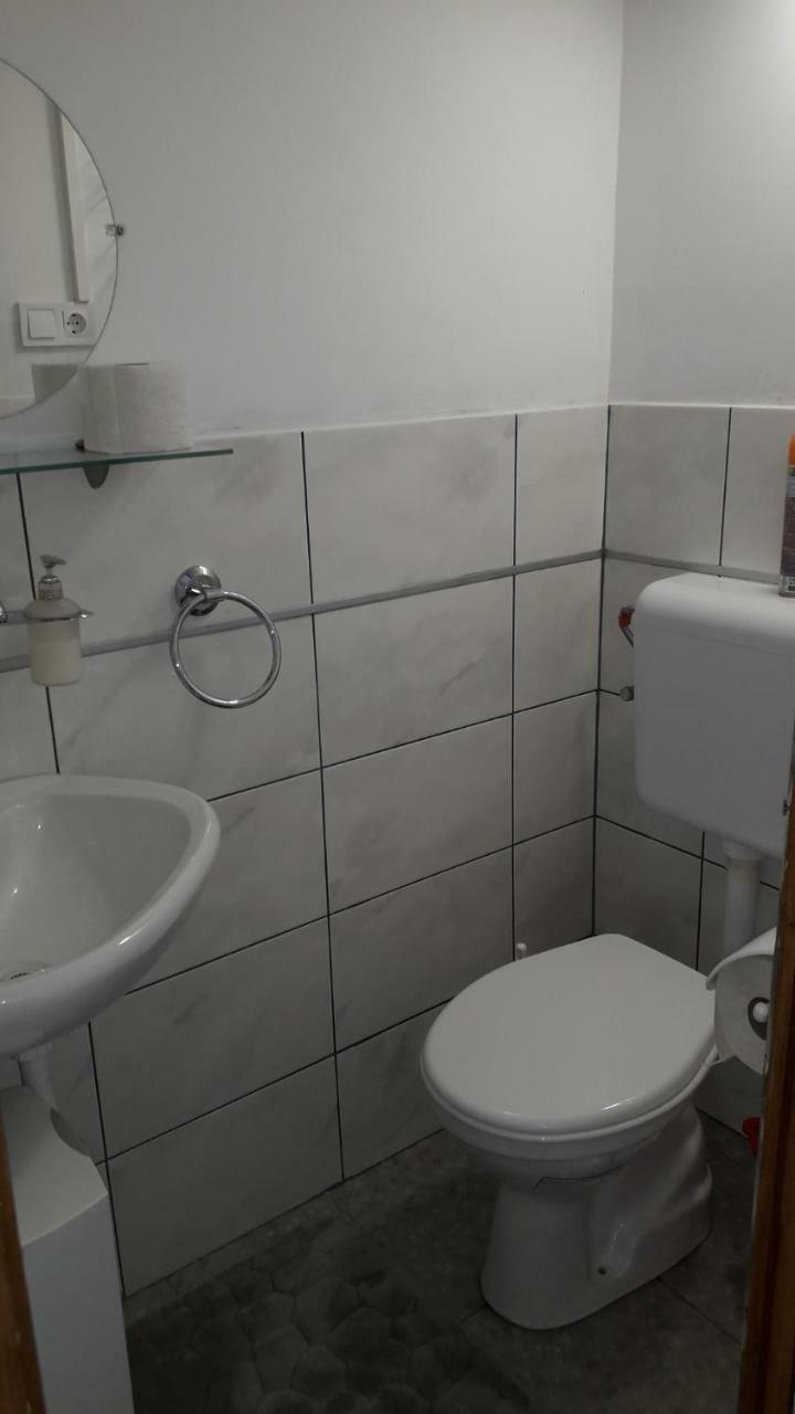 Hangulat Vendeghaz Apartmanok Oroshaza Luaran gambar