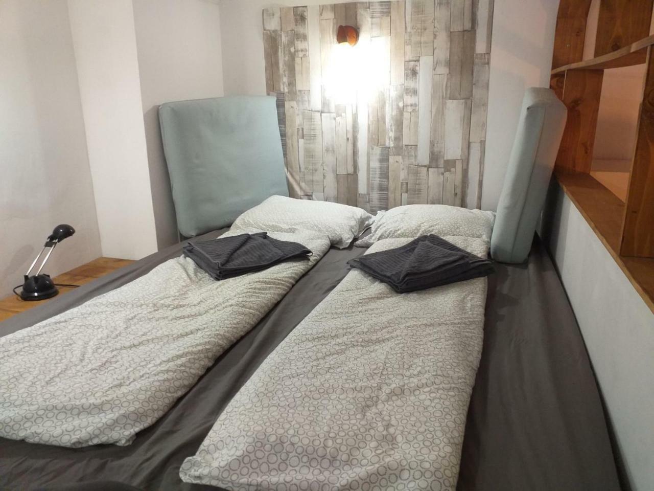 Hangulat Vendeghaz Apartmanok Oroshaza Luaran gambar